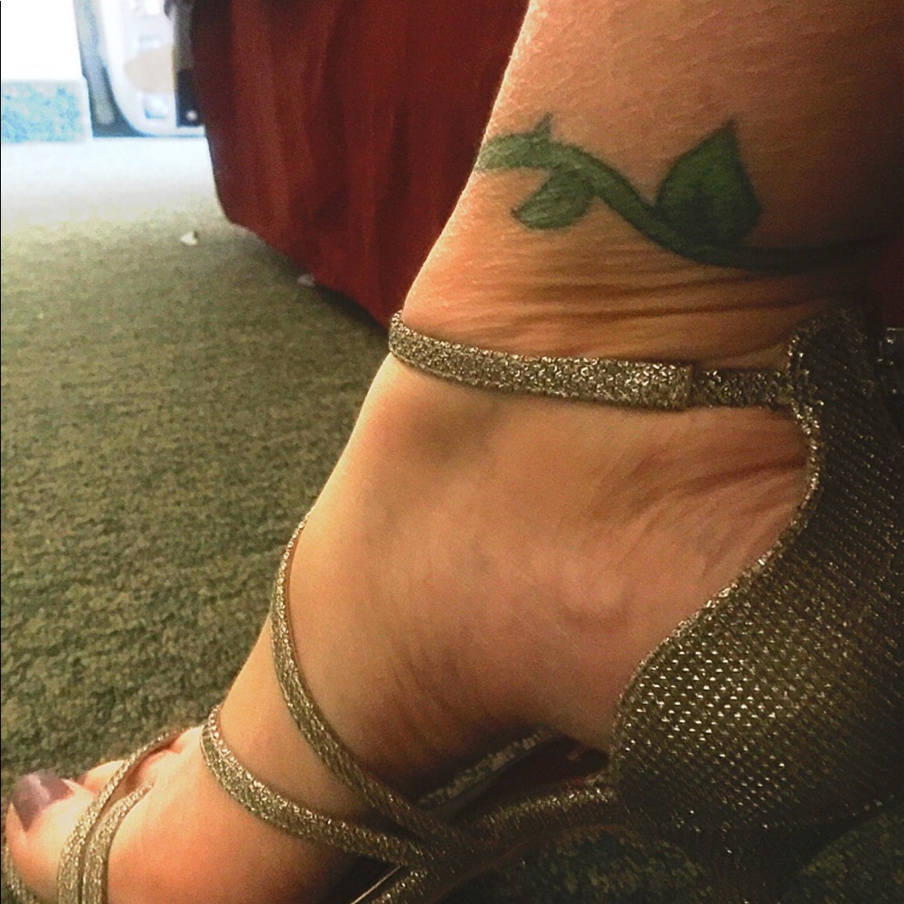 Silver heels - Picture 3 of 3
